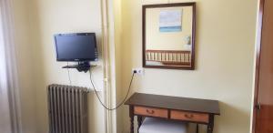 TV a/nebo společenská místnost v ubytování Hotel Balfagón