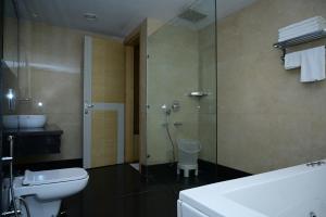 Bilik mandi di Hotel Prakash Continental