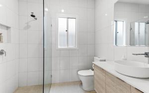 Ένα μπάνιο στο Modern Beachhouse, sea views +17 φωτογραφίες