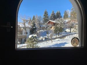 Chalet mit Blick auf den Gotschna im Winter