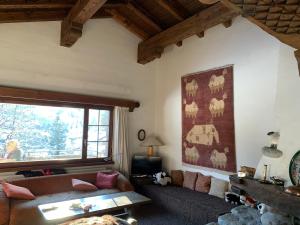 Ein Sitzbereich in der Unterkunft Chalet mit Blick auf den Gotschna