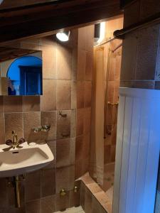 Ein Badezimmer in der Unterkunft Chalet mit Blick auf den Gotschna