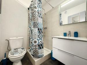 Ένα μπάνιο στο Nice appartement proche gare Near Basel Wi-fi