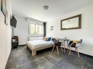 Ένα ή περισσότερα κρεβάτια σε δωμάτιο στο Nice appartement proche gare Near Basel Wi-fi