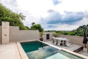 Бассейн в Villa Bukit Gili Gede или поблизости