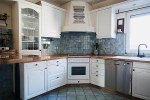 Fotografie z fotogalerie ubytování Große helle Ferienwohnung mit 4 Schlafzimmern v destinaci Auendorf
