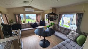 Χώρος καθιστικού στο Beach Resort Kamperland- RBR 243