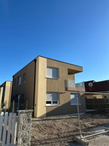 Budova, v ktorej sa vila nachádza