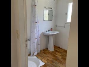 Koupelna v ubytování La Joyeuse - Maison 4 chambres + 8 fotografií