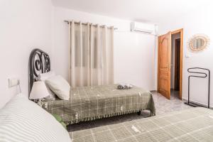 A bed or beds in a room at Apartamento Mágico Javea Arenal