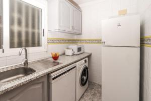 A kitchen or kitchenette at Apartamento Mágico Javea Arenal