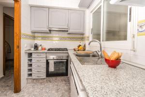 A kitchen or kitchenette at Apartamento Mágico Javea Arenal