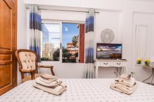 A television and/or entertainment centre at Apartamento Mágico Javea Arenal