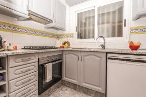A kitchen or kitchenette at Apartamento Mágico Javea Arenal