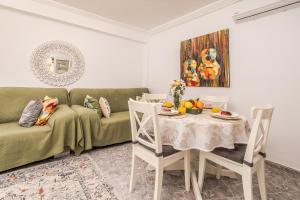 A seating area at Apartamento Mágico Javea Arenal