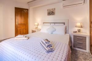 A bed or beds in a room at Apartamento Mágico Javea Arenal