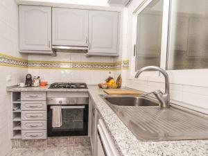 A kitchen or kitchenette at Apartamento Mágico Javea Arenal