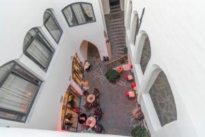 an overhead view of a restaurant in a building at Appartamento Aquila D'oro in Vipiteno