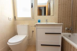 A bathroom at Cap Blanc Penthouse Cullera