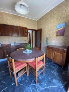 Kuchyň nebo kuchyňský kout v ubytování Piccolo Paradiso Appartamento vicino a stazione e spiaggia