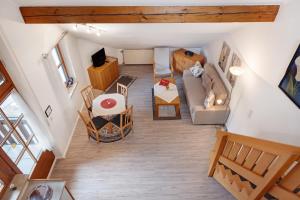 an overhead view of a living room with a couch and a table at Haus an der Gutach in Titisee-Neustadt