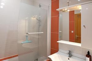 a bathroom with a shower with a glass door at Les Roses Trémières - A 1km de la gare garage in Saujon +8 photos