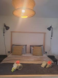 Łóżko lub łóżka w pokoju w obiekcie Apartamento CANELA