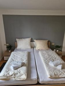 Ένα ή περισσότερα κρεβάτια σε δωμάτιο στο Ronahi`s Hotel & Pansion +2 φωτογραφίες