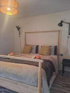 Łóżko lub łóżka w pokoju w obiekcie Apartamento CANELA