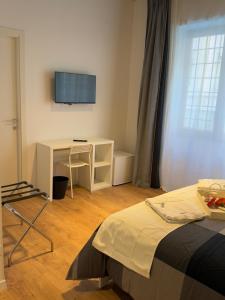 Una televisión o centro de entretenimiento en Guest House VB Luxury Suites