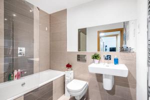 バジルドンにあるOnSiteStays - 2 Bed, 2 Bathroom, WiFi and Free Underground Secure parking - 5 Mins walk to town centreのギャラリーの写真