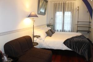 Postel nebo postele na pokoji v ubytování Hotel SPA Atxaspi