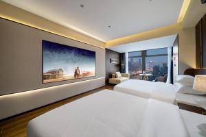 Rúm í herbergi á Chongqing Junsheng Yunduan Riverview Hotel