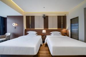 Rúm í herbergi á Chongqing Junsheng Yunduan Riverview Hotel