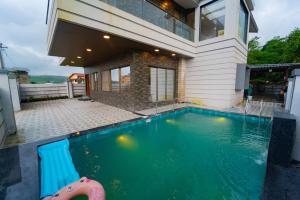 Gallery image of Royal Cabana Lonavla - 6BHK Luxury Villa with Heated pool and Turf in Lonavala