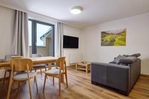 TV a/nebo společenská místnost v ubytování Luční apartmány Dobromysl a Laskavec