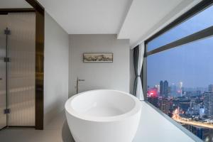 Baðherbergi á Chongqing Junsheng Yunduan Riverview Hotel