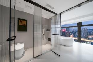 Baðherbergi á Chongqing Junsheng Yunduan Riverview Hotel