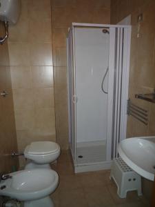 Vonios kambarys apgyvendinimo įstaigoje Residence Cala delle Arene