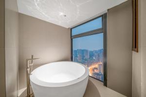 Baðherbergi á Chongqing Junsheng Yunduan Riverview Hotel