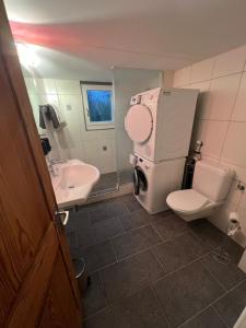 Koupelna v ubytování Maison Verdeau Ferien am Murtensee + 16 fotografií