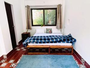 Postel nebo postele na pokoji v ubytování Shiv Shakti Yogpeeth Cottages