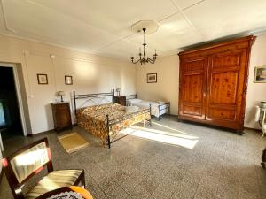 a bedroom with a bed and a dresser at Corte Bicchio 11 ospiti in Capannori