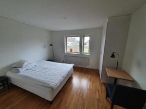 Postel nebo postele na pokoji v ubytování 2 rum och kök 3 bäddar