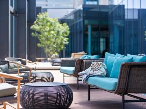 Posezení v ubytování Mitsui Garden Hotel Yokohama Minatomirai Premier