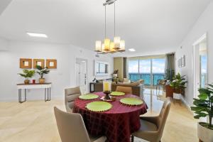 Χώρος καθιστικού στο Luxury 2-bedrooms Oceanfront Condo in Sunny Isles