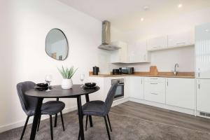 Η κουζίνα ή μικρή κουζίνα στο Stylish 1 Bedroom Apartment in Central Hull +4 φωτογραφίες