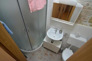 Kúpeľňa v ubytovaní Studio Apartment La Maison de Catherine + 37 fotografií