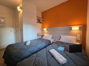 Postel nebo postele na pokoji v ubytování Premiere Classe Lyon Beynost