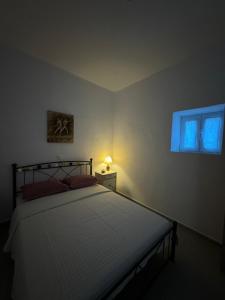 Postel nebo postele na pokoji v ubytování Sykano Espace, Skyros Island